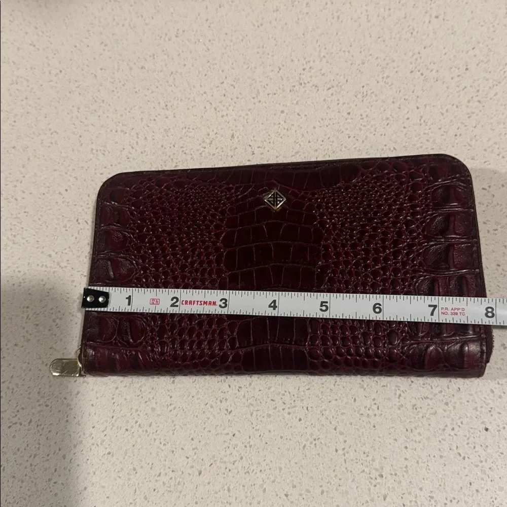 ANTONIO MELANI Gorgeous Burgundy Leather Croc Embossed Gold Lined Wallet Chic